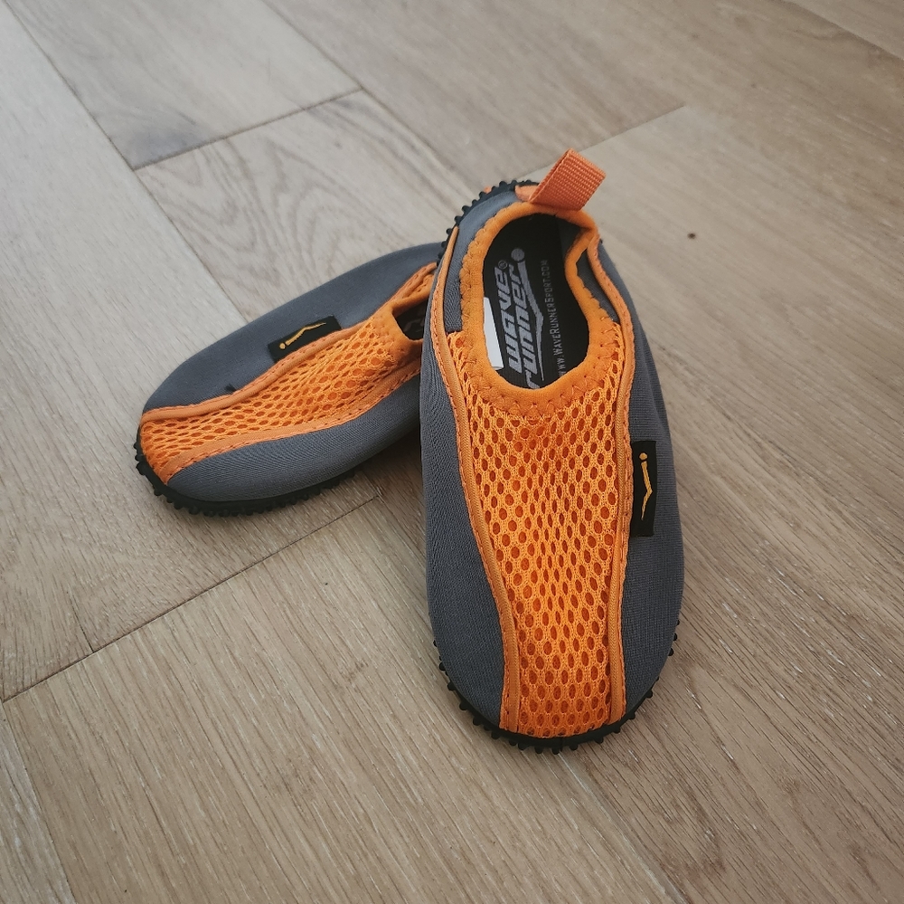 WAVE RUNNER | NWOT water shoes